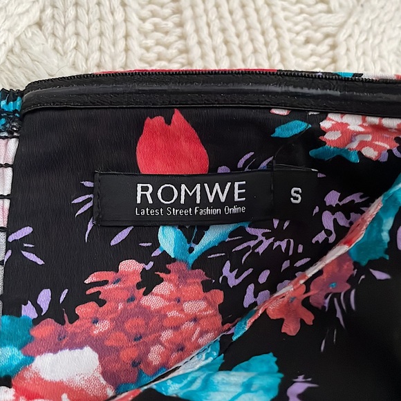 ⚡️3 for $20⚡️ Romwe Floral Cropped Zip-up Bustier - Picture 3 of 5